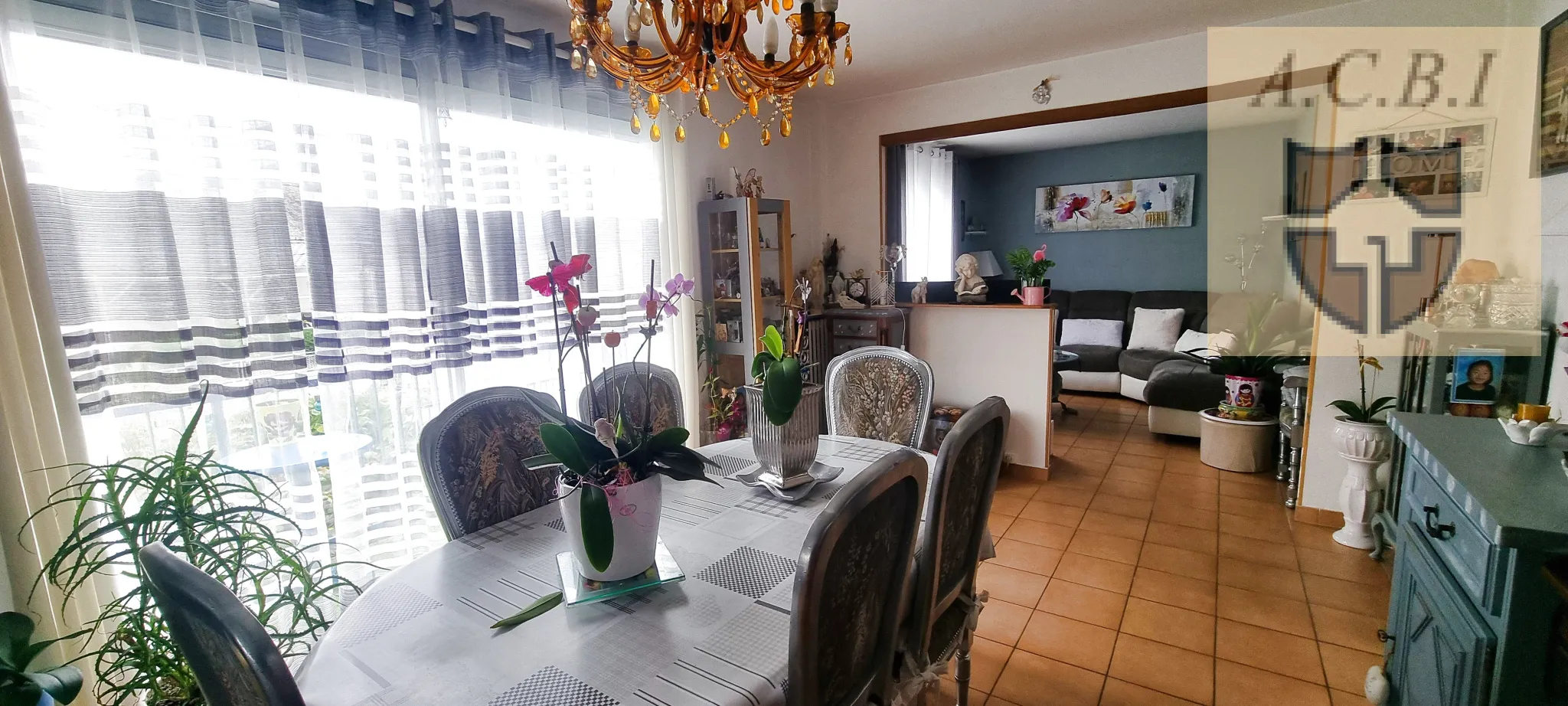 Jolie Maison à Vendôme - 4 Chambres, Proche Commodités 