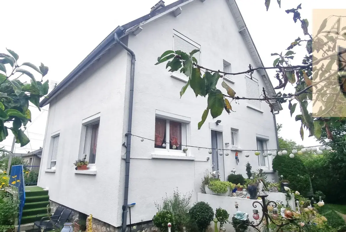 Jolie Maison à Vendôme - 4 Chambres, Proche Commodités 