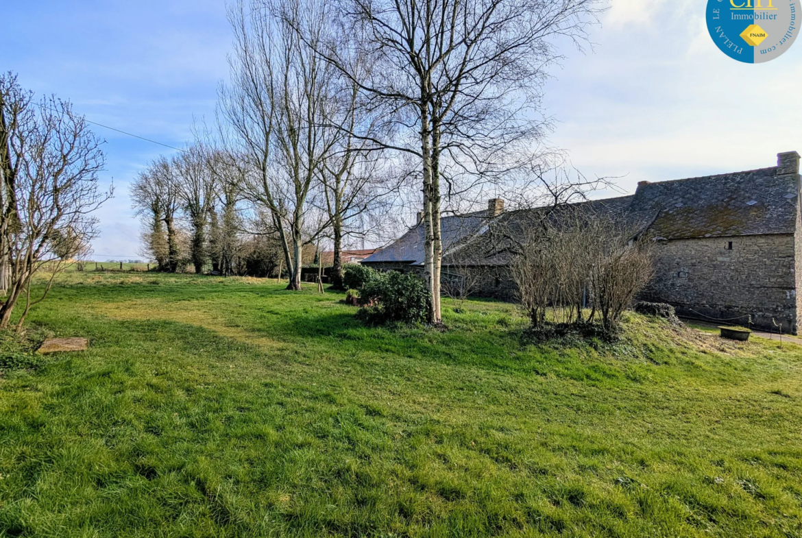 Vente d'une belle longère en pierres à Maxent 