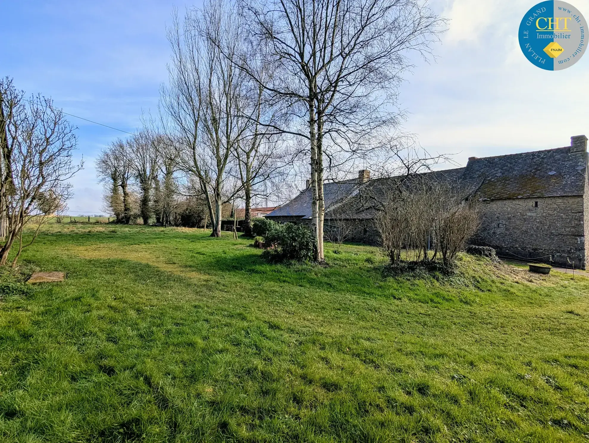 Vente d'une belle longère en pierres à Maxent 