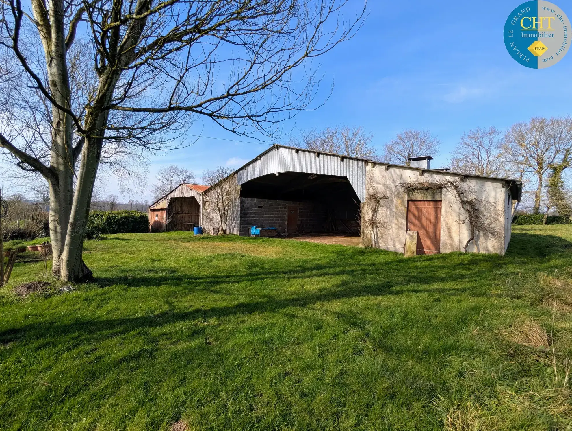 Vente d'une belle longère en pierres à Maxent 
