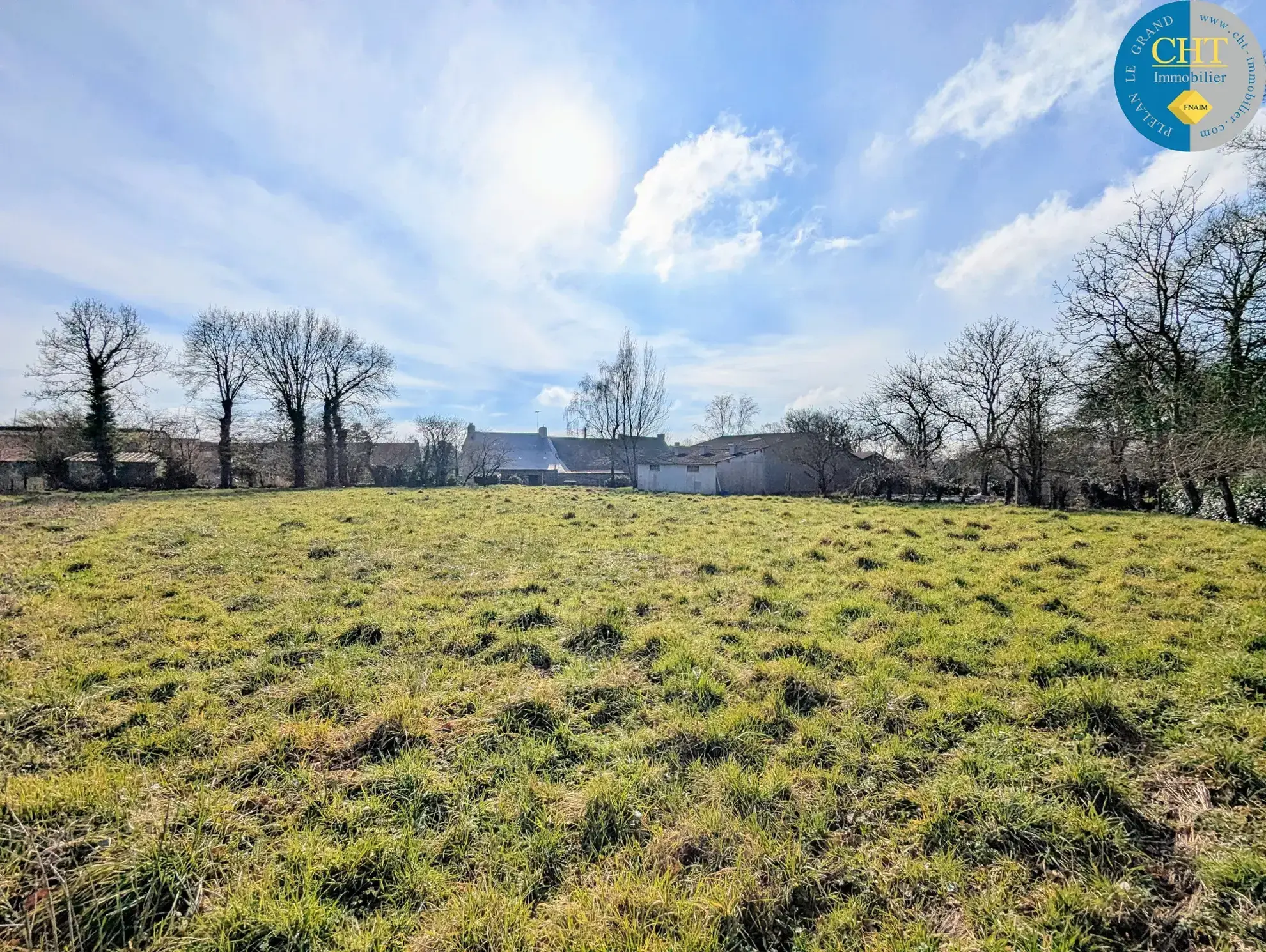 Vente d'une belle longère en pierres à Maxent 
