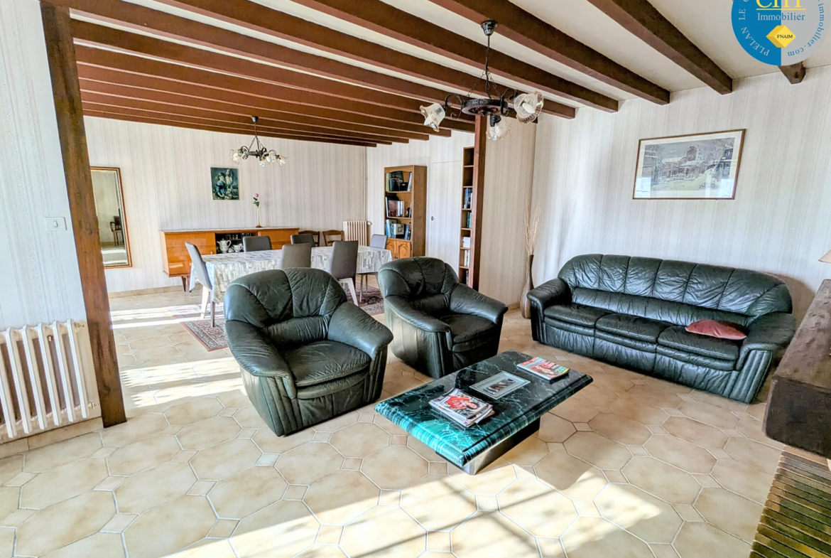 Vente d'une belle longère en pierres à Maxent 