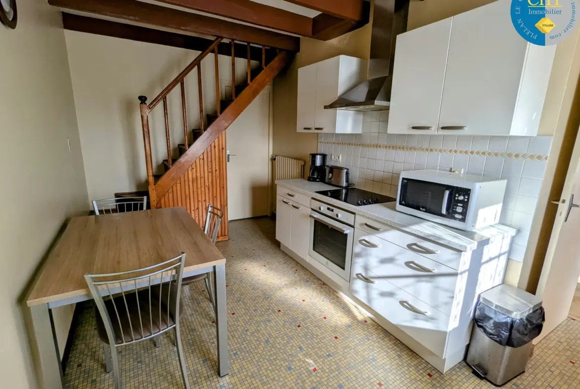 Vente d'une belle longère en pierres à Maxent 