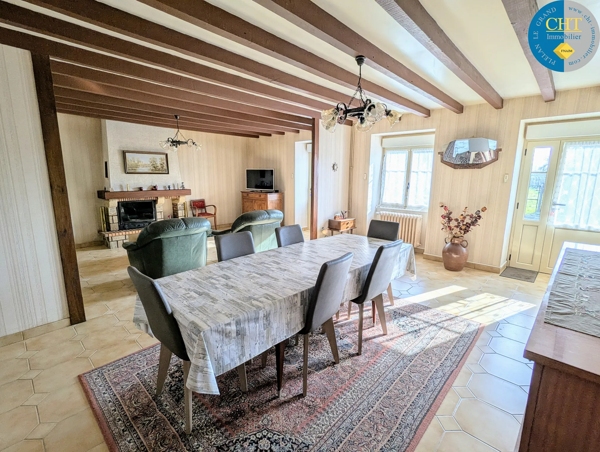 Vente d'une belle longère en pierres à Maxent 