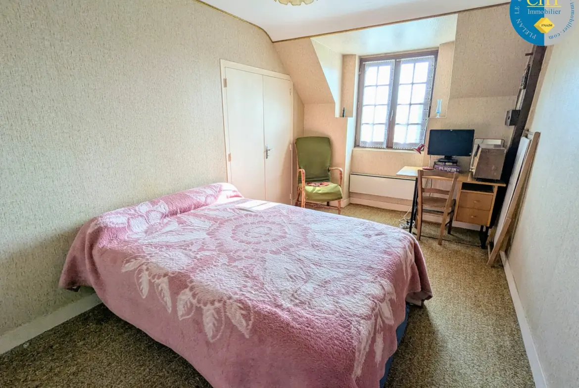 Vente d'une belle longère en pierres à Maxent 