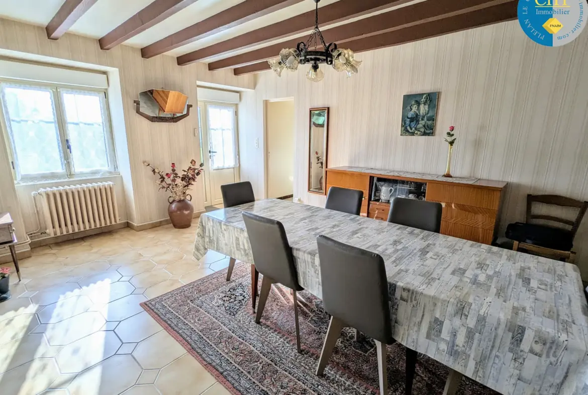 Vente d'une belle longère en pierres à Maxent 