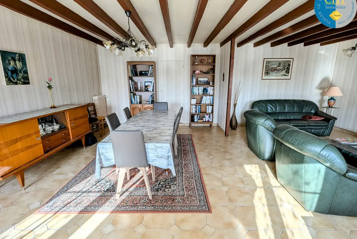 Vente d'une belle longère en pierres à Maxent 