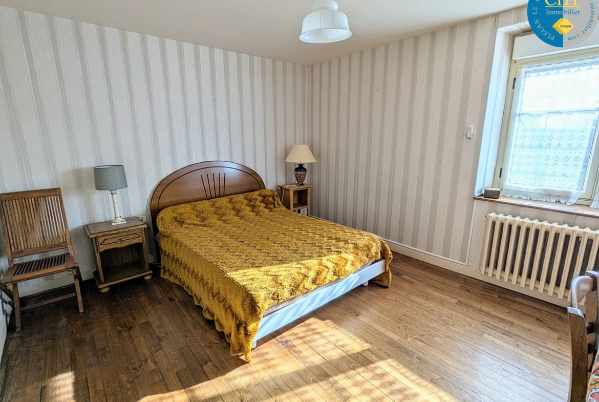 Vente d'une belle longère en pierres à Maxent 