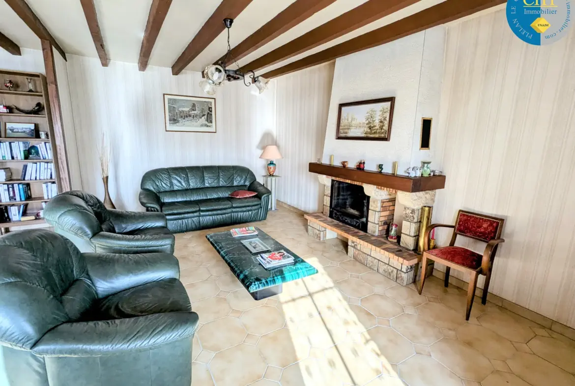 Vente d'une belle longère en pierres à Maxent 