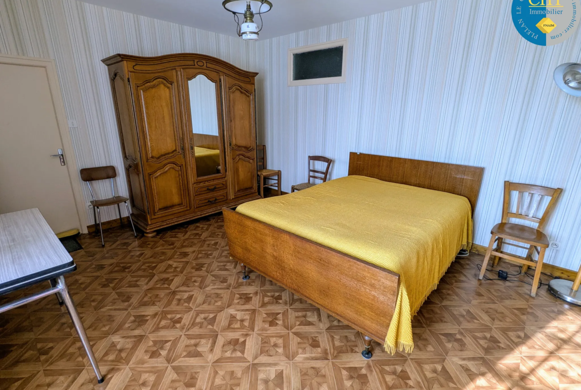 Vente d'une belle longère en pierres à Maxent 