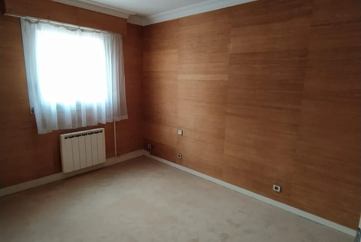 Bel appartement avec garage à vendre près du centre-ville d'Eu 