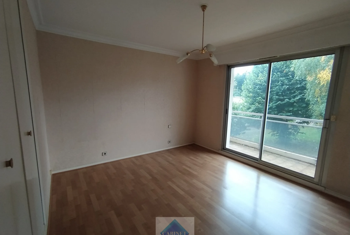 Bel appartement avec garage à vendre près du centre-ville d'Eu 