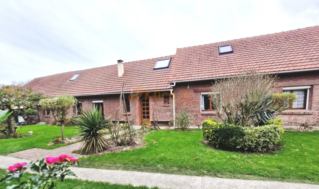 Jolie maison de village rénovée avec jardin près de la plage