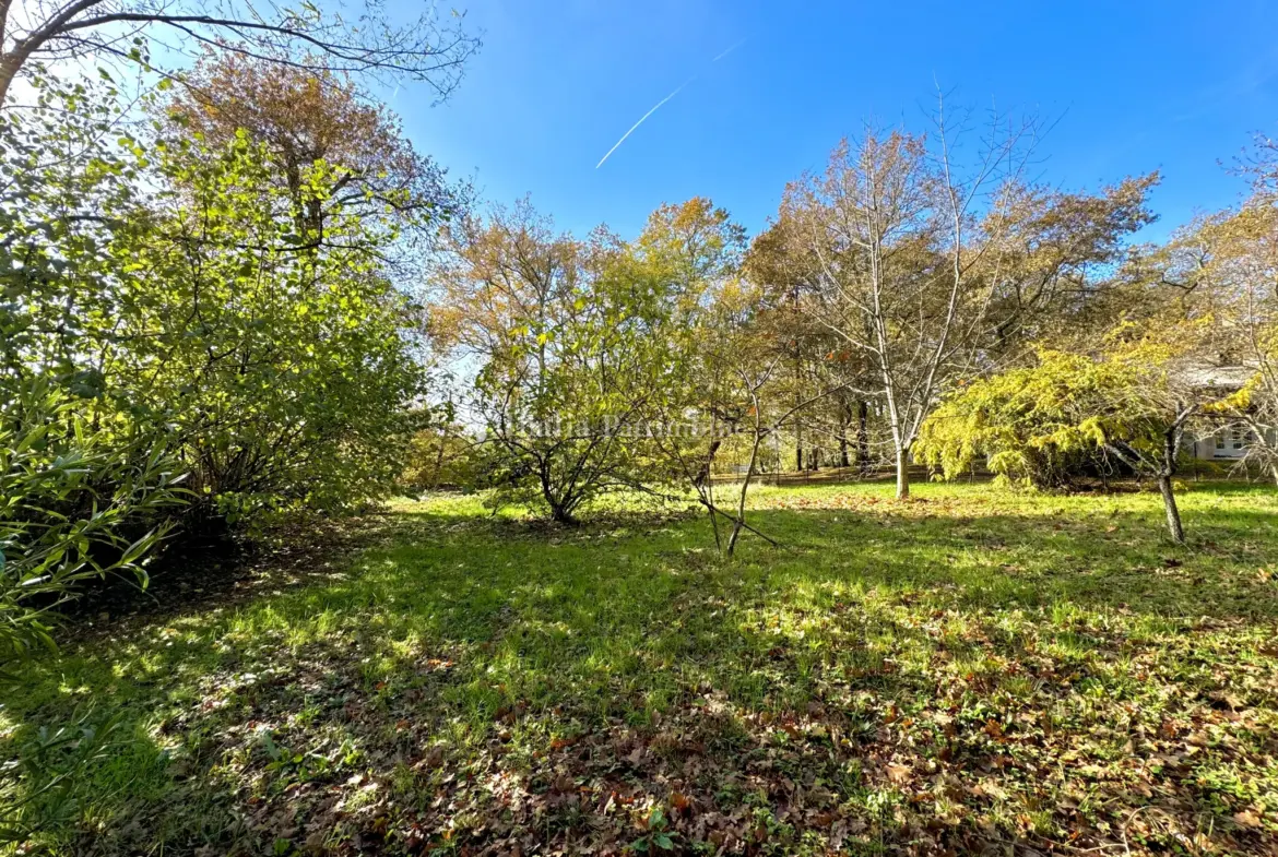 Terrain viabilisé de 965 m² à Camblanes-et-Meynac avec permis accepté 