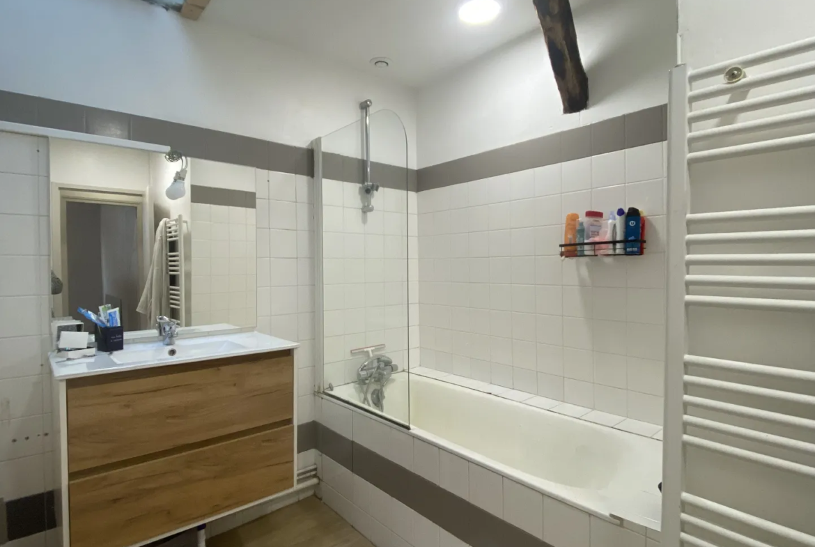 Maison de ville rénovée à Bazas - 2 chambres 