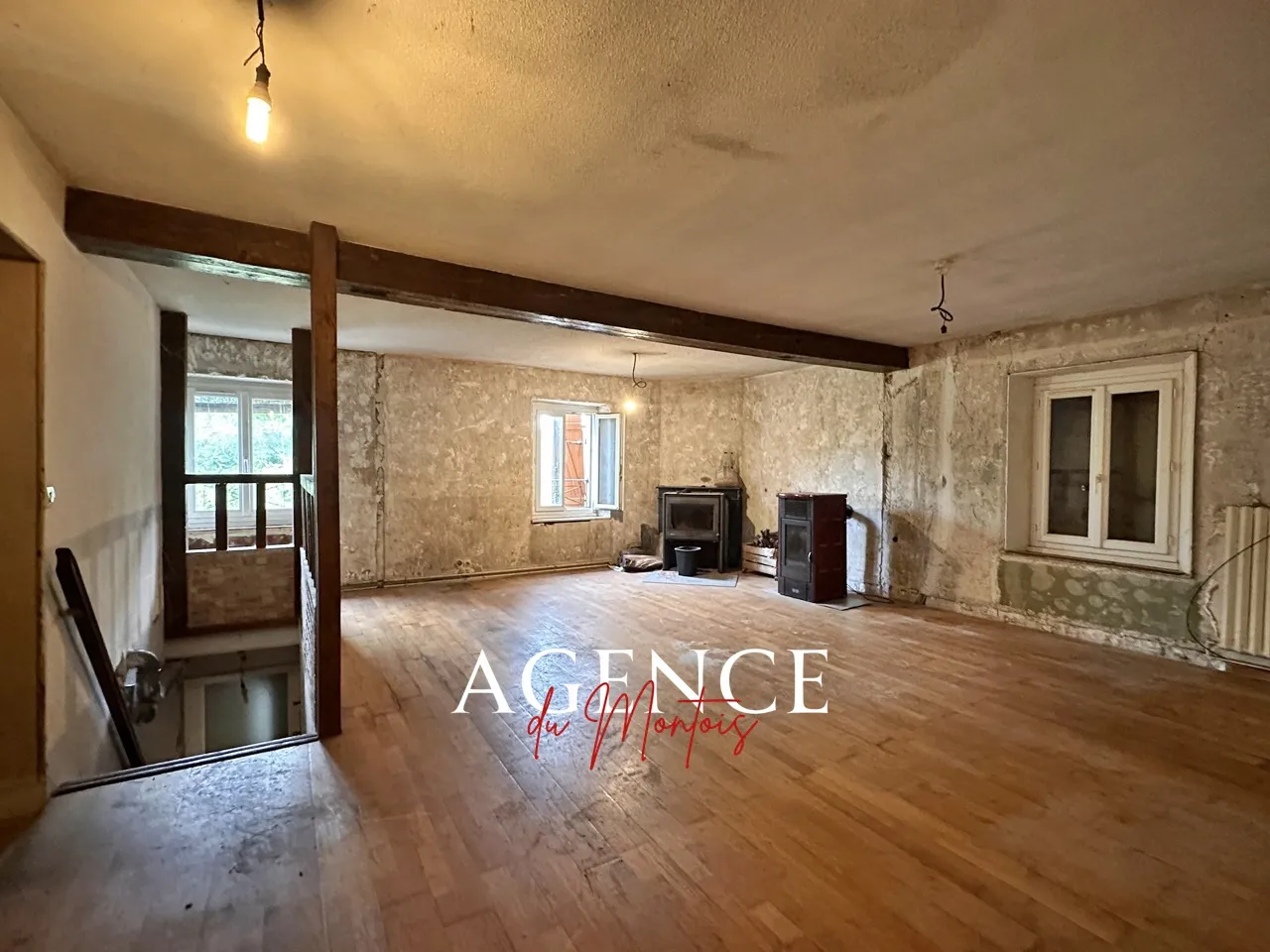 Maison avec local commercial à rénover à Donnemarie Dontilly 
