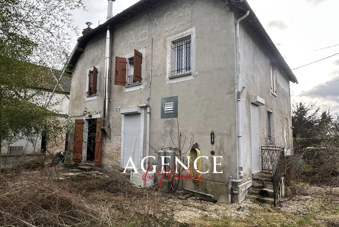 Maison avec local commercial à rénover à Donnemarie Dontilly 