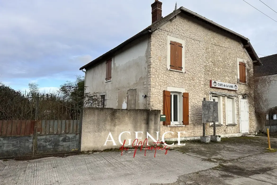 Maison avec local commercial à rénover à Donnemarie Dontilly 