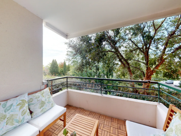 Appartement T3 rénové à Tournefeuille de 64 m² avec terrasse et piscine 