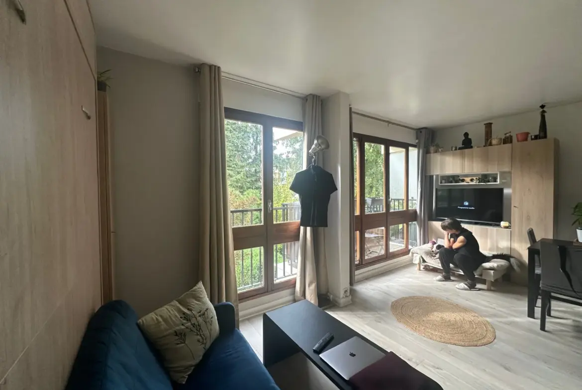 Studio à vendre au Chesnay avec balcon et vue dégagée 