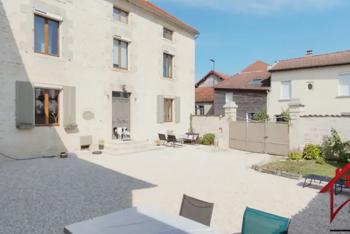 Maison de village rénovée de 160 m² à Champignol lez Mondeville 