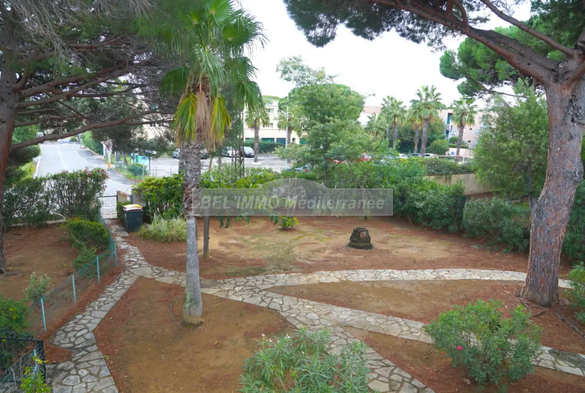 F2 avec Terrasse et Parking à Cavalaire sur Mer 