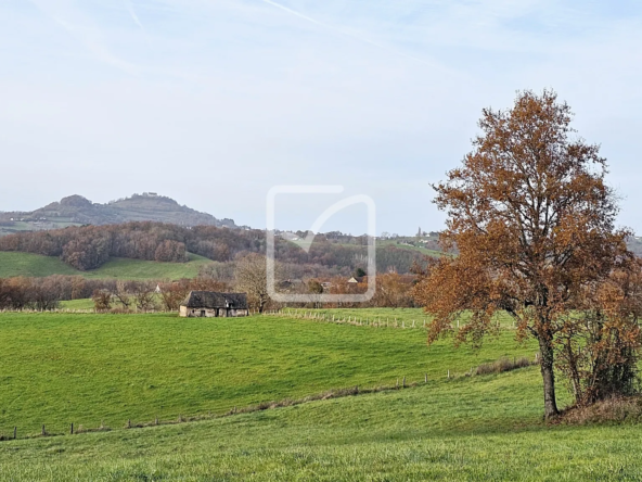 Beau terrain à Mansac avec vue dégagée 