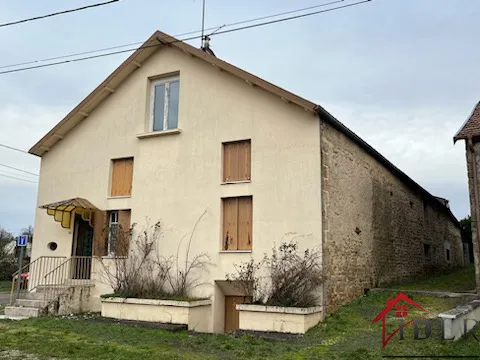 Ferme de type F5 avec terrain de 887 m2 près de Langres 