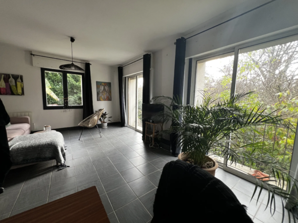 Maison en pierre avec jardin et gîte à Léogeats, proche de Langon 