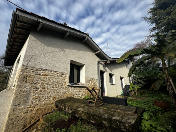 Maison en pierre avec jardin et gîte à Léogeats, proche de Langon 