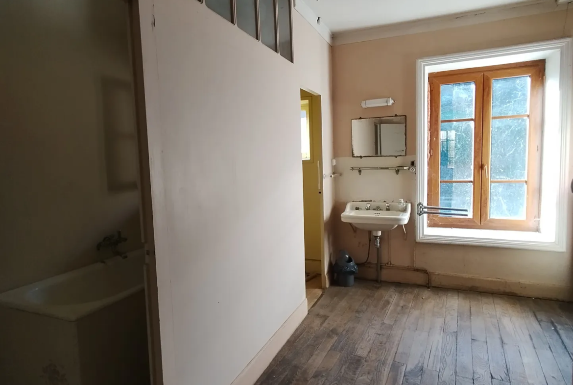 Propriété à Thiers avec ateliers de coutellerie et appartement F5 