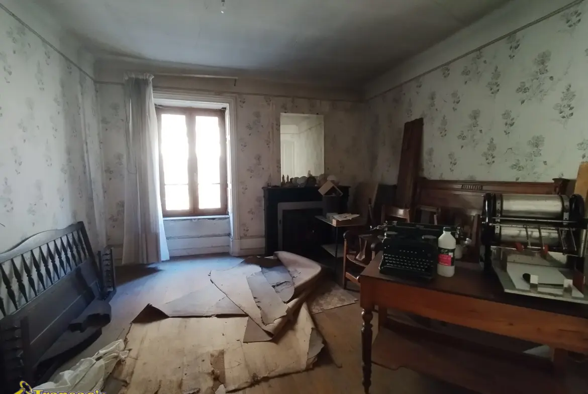 Propriété à Thiers avec ateliers de coutellerie et appartement F5 