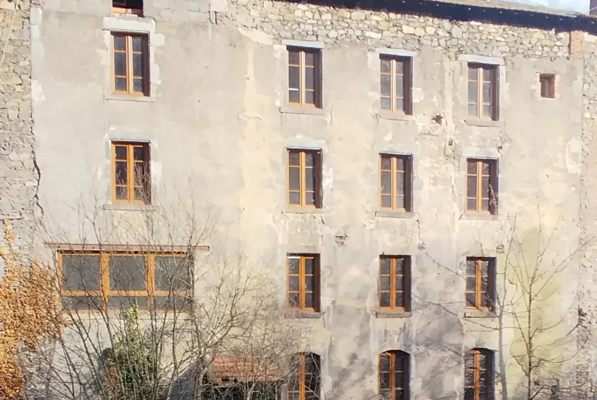 Propriété à Thiers avec ateliers de coutellerie et appartement F5 