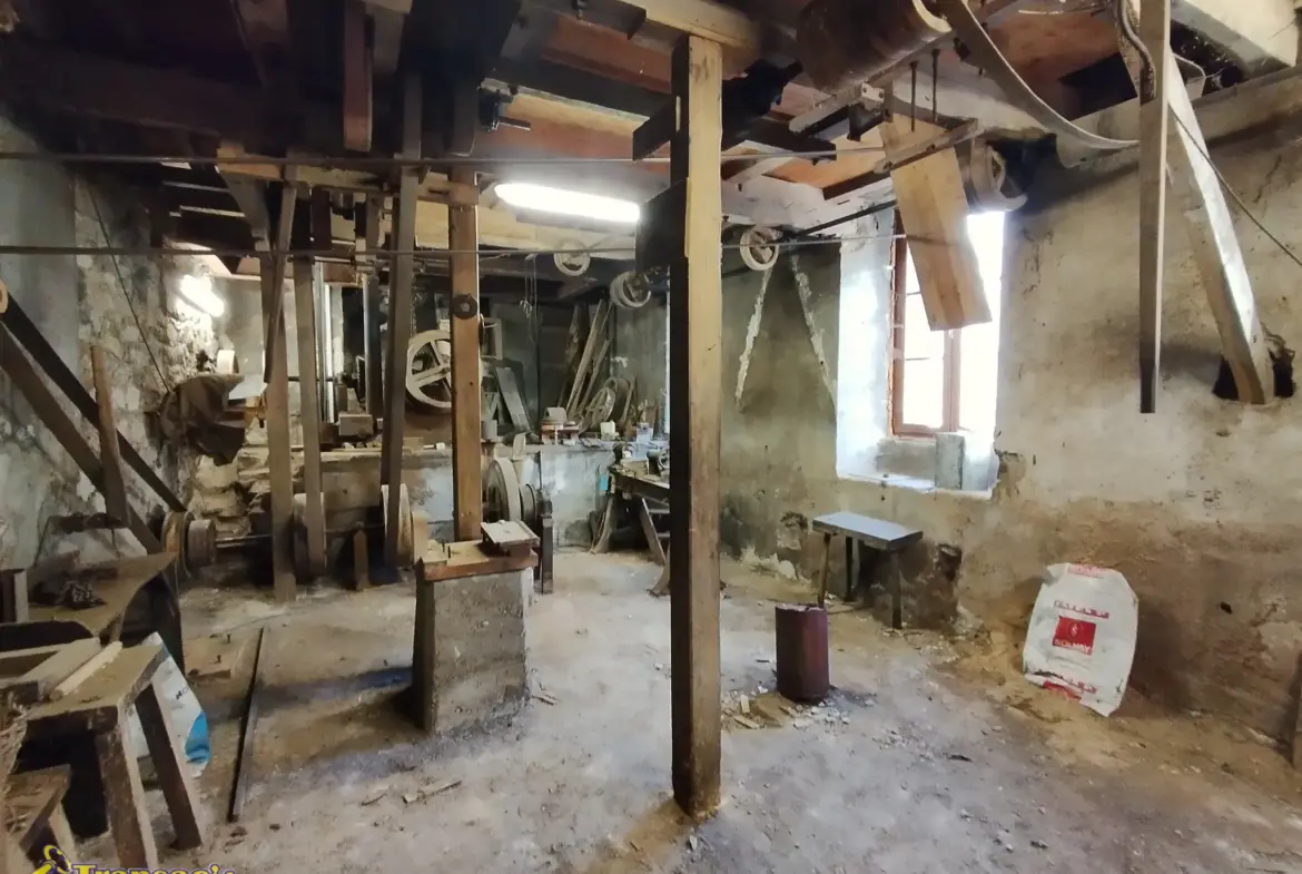 Propriété à Thiers avec ateliers de coutellerie et appartement F5 