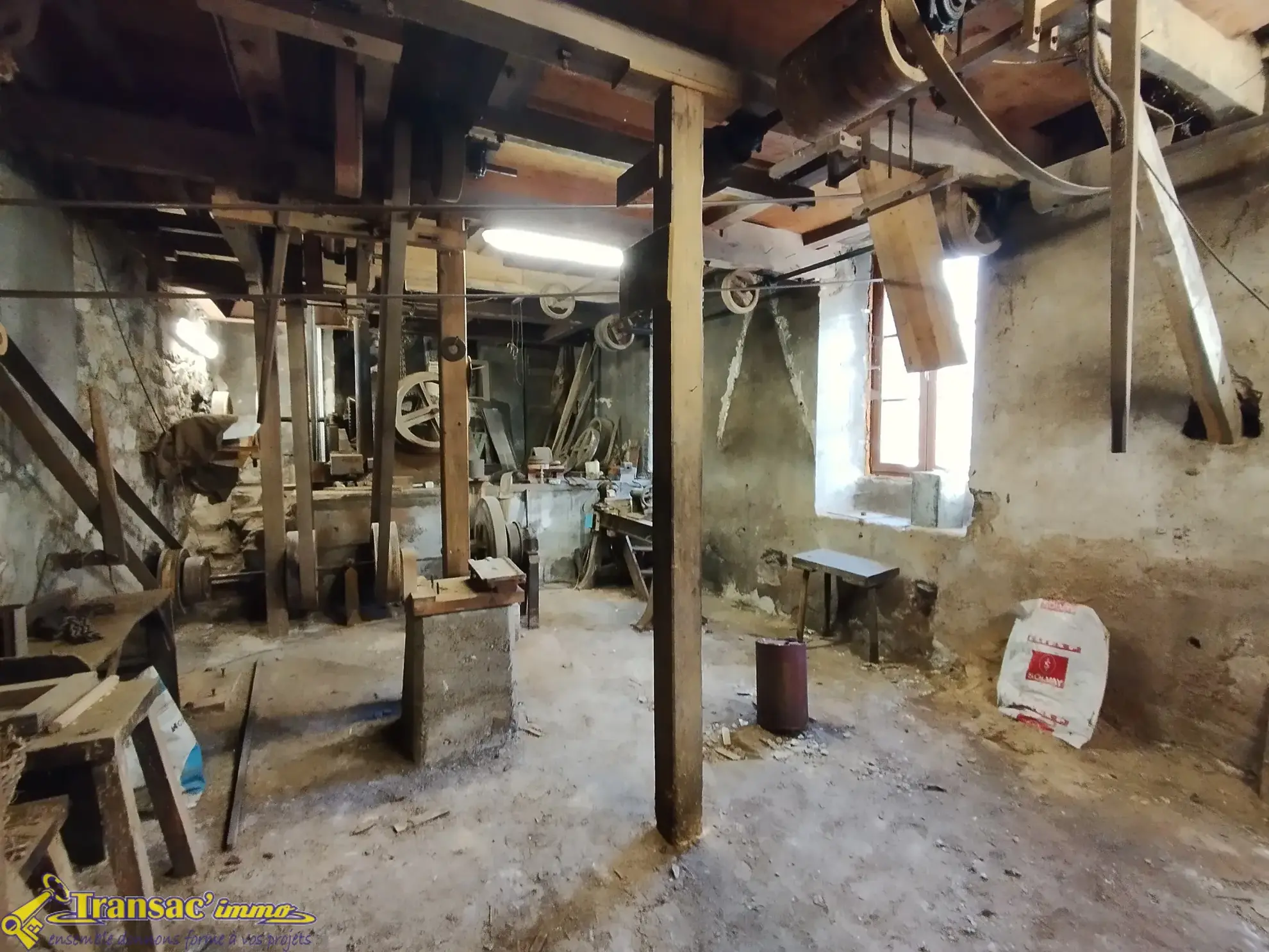 Propriété à Thiers avec ateliers de coutellerie et appartement F5 