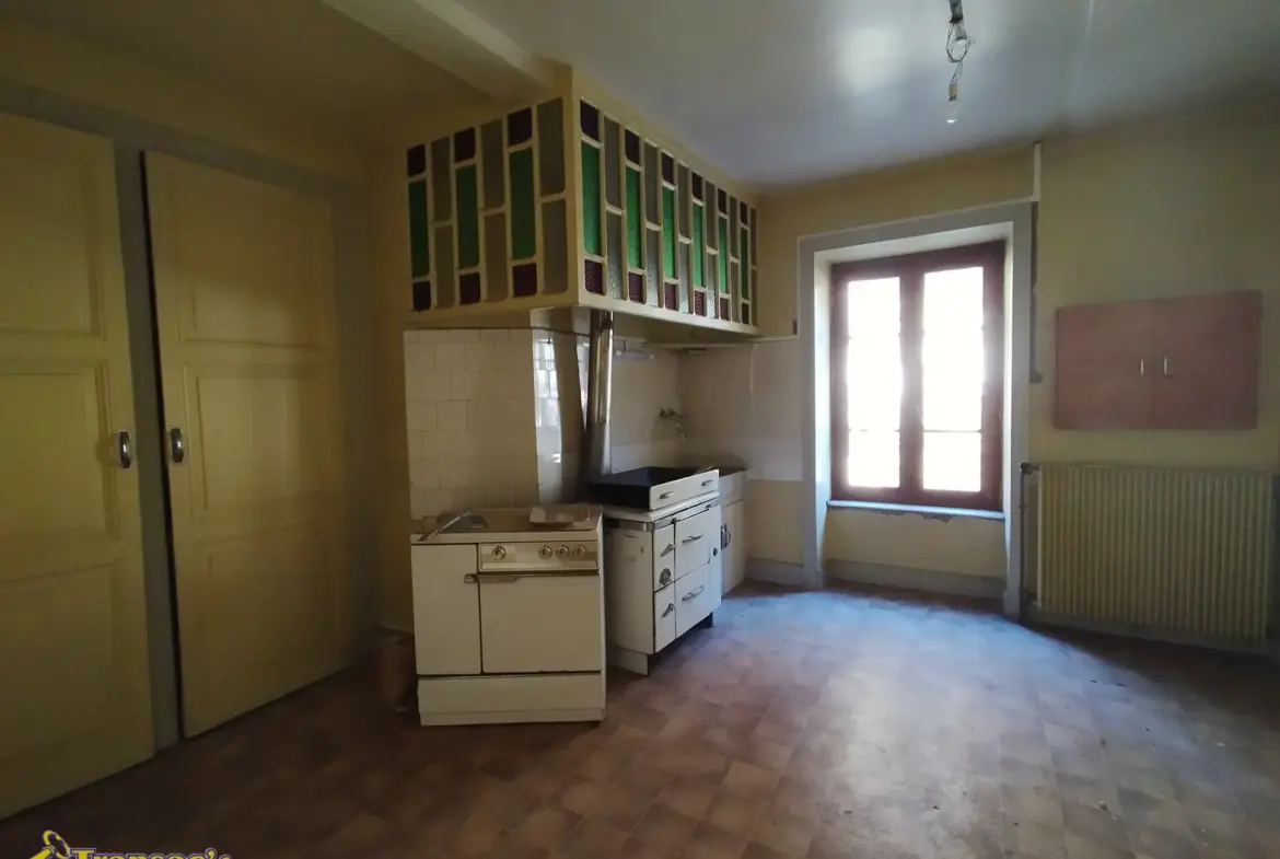 Propriété à Thiers avec ateliers de coutellerie et appartement F5 