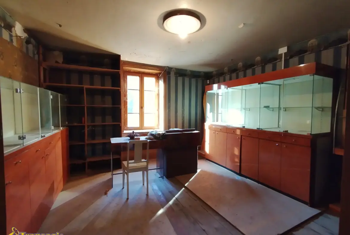 Propriété à Thiers avec ateliers de coutellerie et appartement F5 