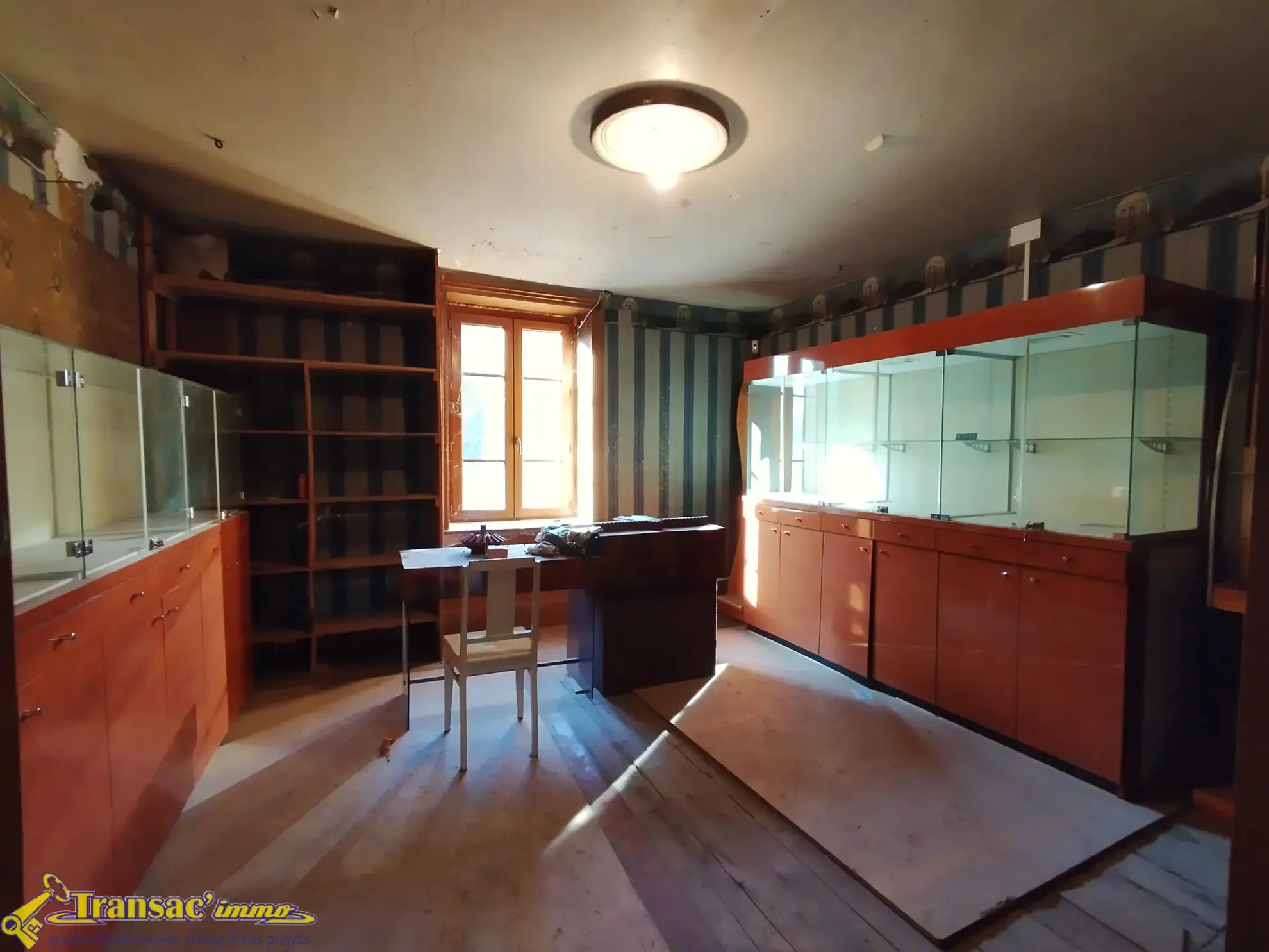 Propriété à Thiers avec ateliers de coutellerie et appartement F5 