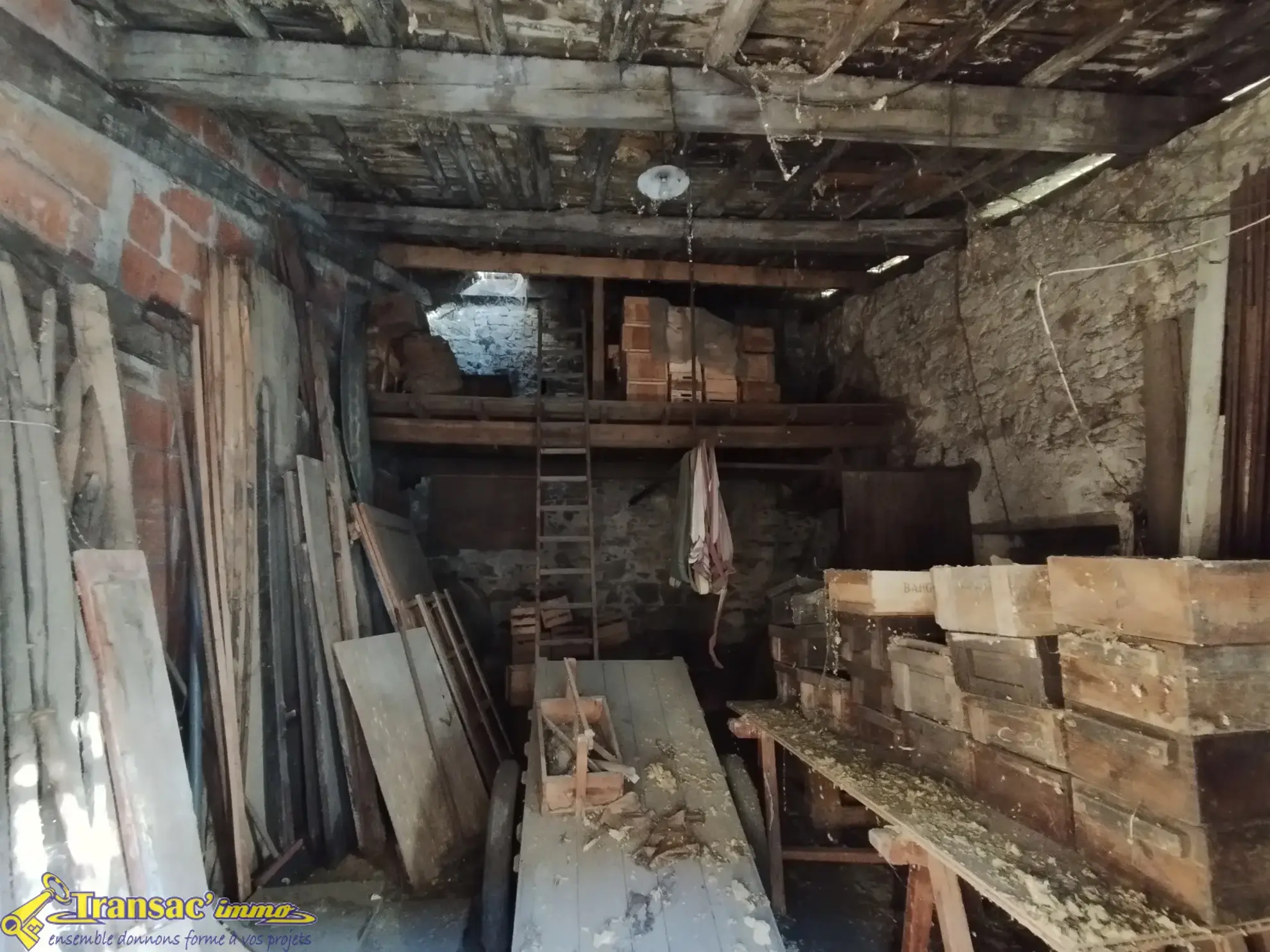 Propriété à Thiers avec ateliers de coutellerie et appartement F5 