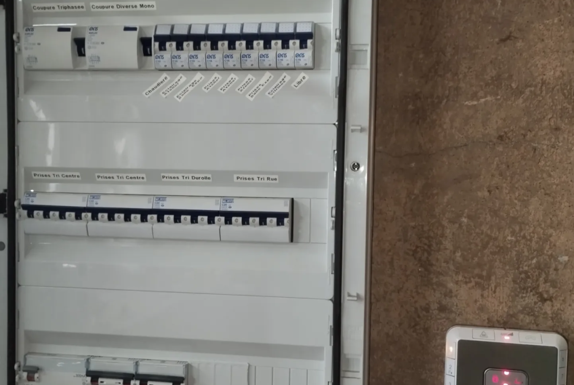 Propriété à Thiers avec ateliers de coutellerie et appartement F5 