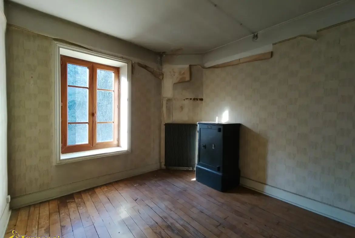 Propriété à Thiers avec ateliers de coutellerie et appartement F5 