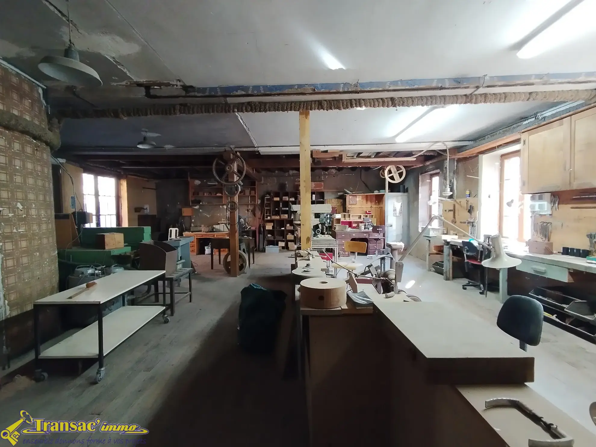 Propriété à Thiers avec ateliers de coutellerie et appartement F5 