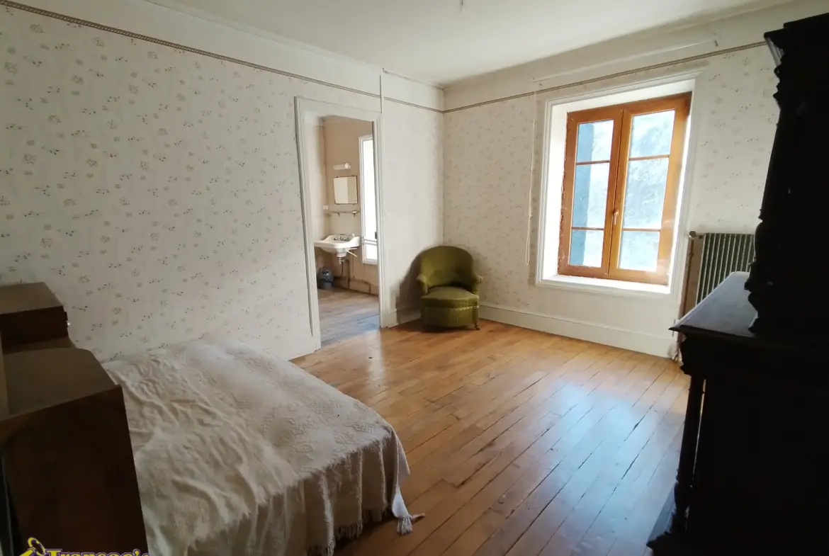 Propriété à Thiers avec ateliers de coutellerie et appartement F5 