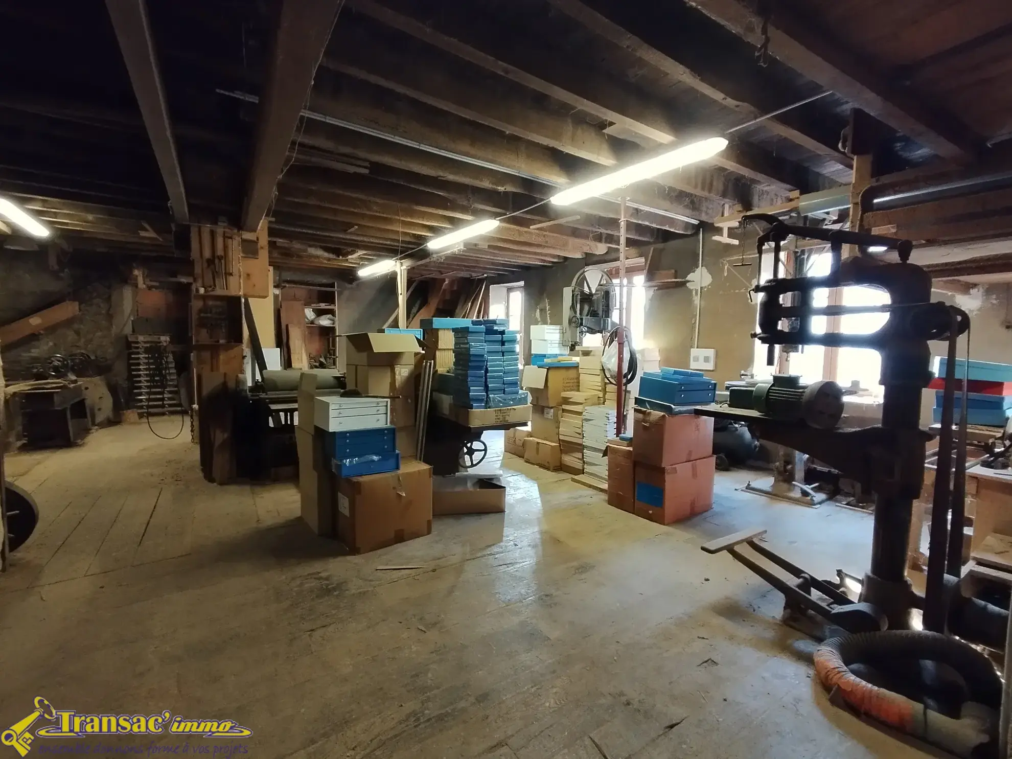 Propriété à Thiers avec ateliers de coutellerie et appartement F5 