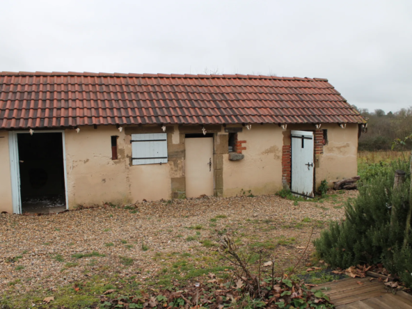 À vendre : Fermette à St Caprais avec 1 hectare de terrain 