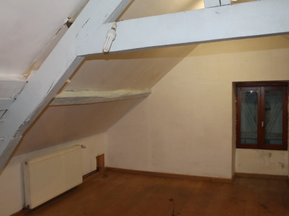 À vendre : Fermette à St Caprais avec 1 hectare de terrain 