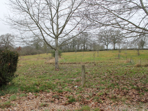 À vendre : Fermette à St Caprais avec 1 hectare de terrain 