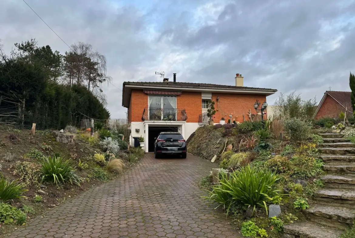 Maison confortable en rez-de-chaussée avec garage à Auxi le Château 