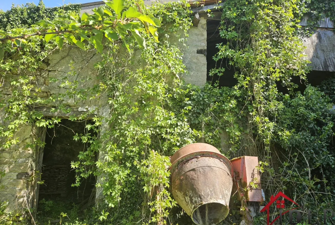 Ensemble immobilier à rénover de 2 habitations sur terrain de 1520 m² 